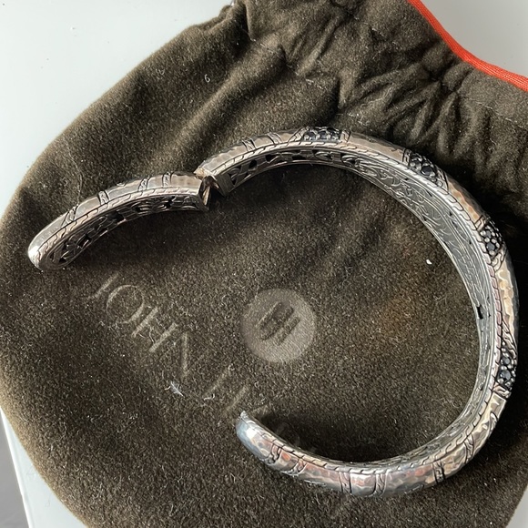 John Hardy Palu Macan Sterling Silver with Black Sapphires Hinged Cuff - Picture 6 of 11